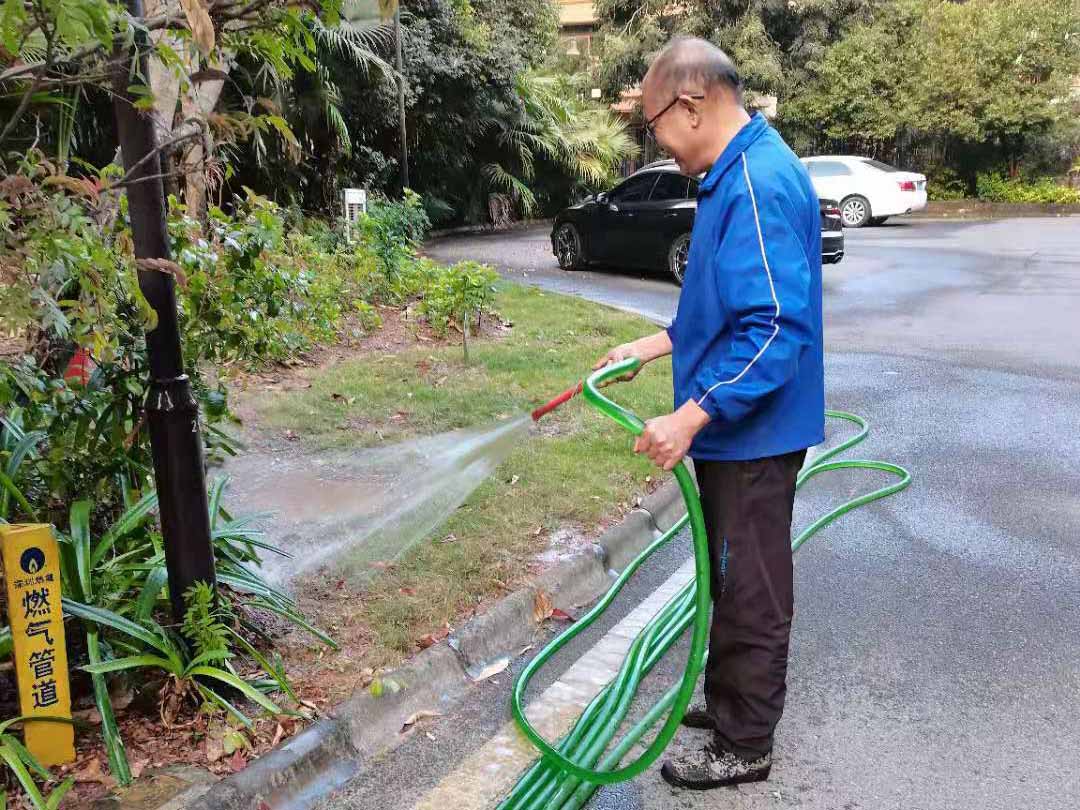 綠化養護澆返青水